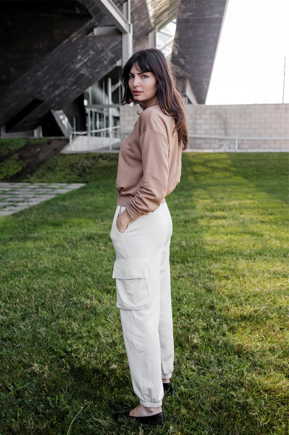 BAILEY/44 Women's Stateside Softest Fleece Cargo Jogger in Cream