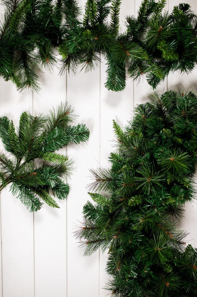 Decorator's Warehouse 36” Deluxe Belgium Wreath