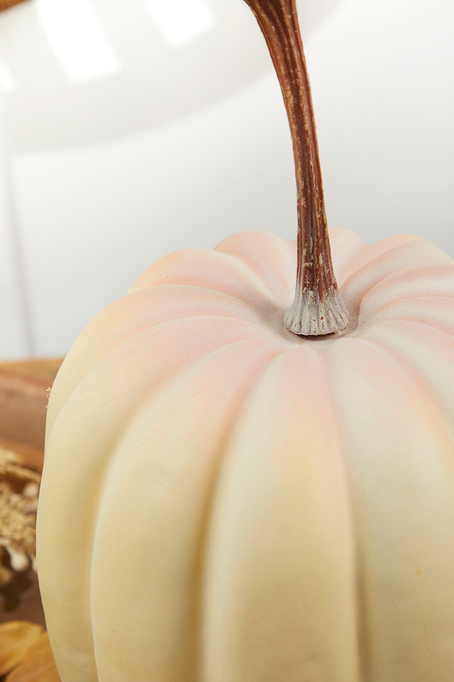 Decorator's Warehouse 7.5" x 7.5" Latex Harvest Pumpkin with Vine