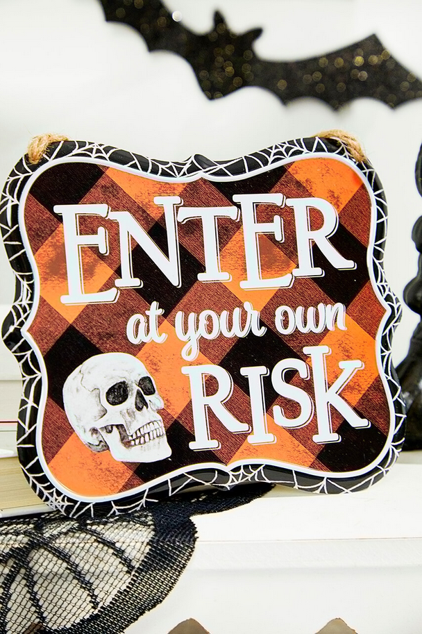 Decorator's Warehouse 7"x 6" Assorted Halloween Embossed Sign
