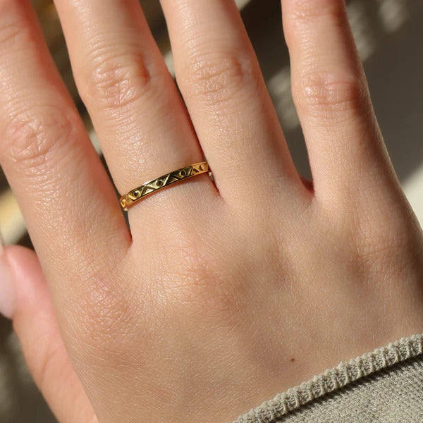 ARGENTO VIVO TRIANGLE BEAD RING