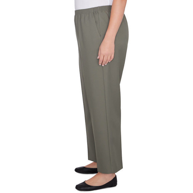 Alfred Dunner Plus Women's Classic Accord Elastic Waist Short Length Pant