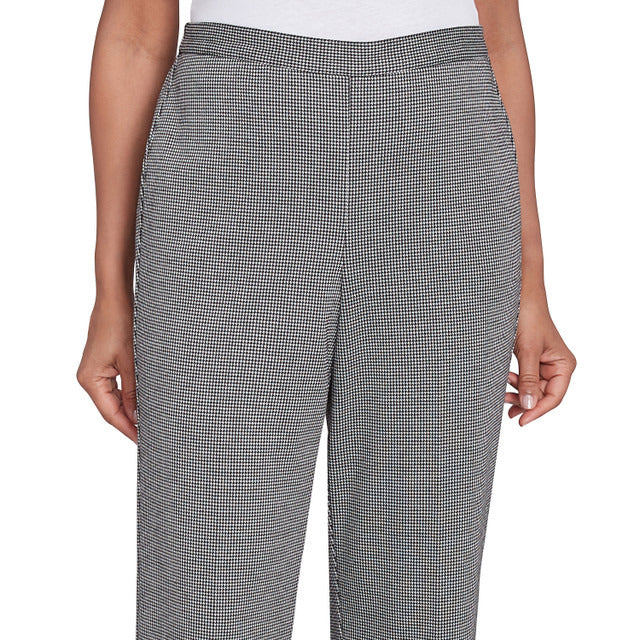 Alfred Dunner Women's Chic Pull On Houndstooth Short Length Pant