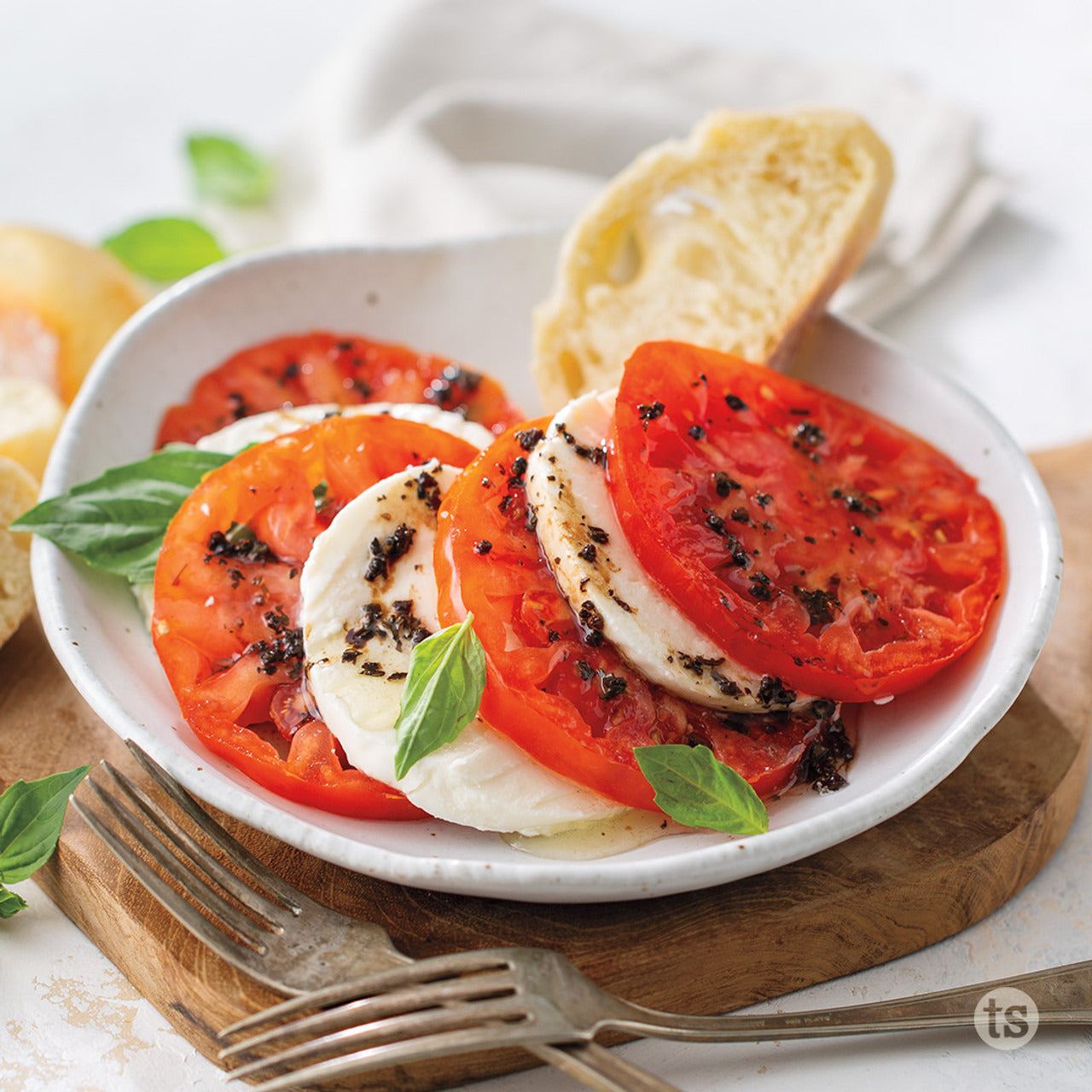 Tastefully Simple Balsamic & Basil Dipping Oil