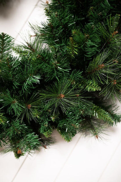Decorator's Warehouse 36” Deluxe Belgium Wreath
