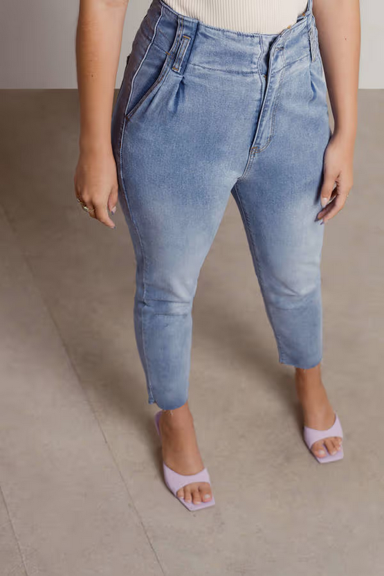 Tobi Women's Cheviot Hills Tapered Jeans - Light Wash