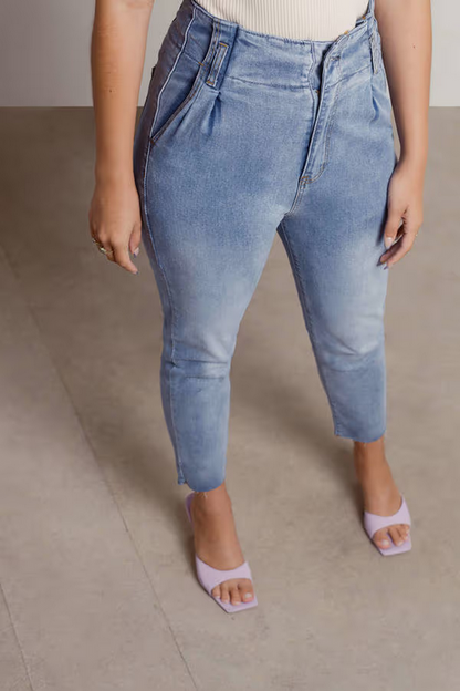 Tobi Women's Cheviot Hills Tapered Jeans - Light Wash