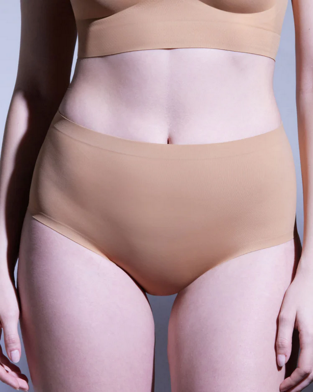 EBY Wireless Bralette - Seamless wireless & High Waisted set in Sunkissed