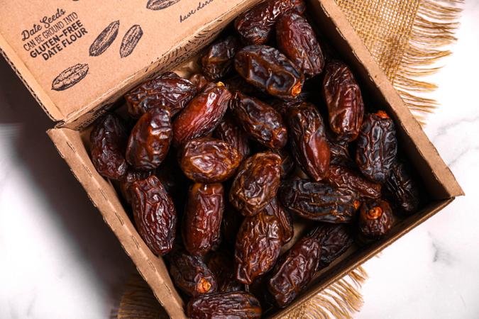 Dorothy Lane Rancho Meladuco Organic Sun-Ripened Dates 2-lb Gift Box