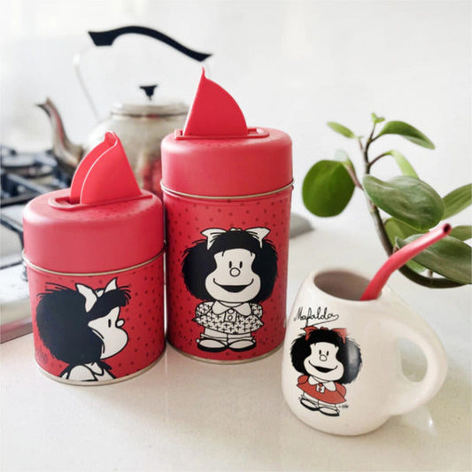 Pampa Direct Mafalda Red Tin Mate Set with Plastic Pouring Spout - Yerba & Sugar Containers, 9 x 14.5 cm (3.54' x 5.7') / 9 x 11 cm (3.54' x 4.33')