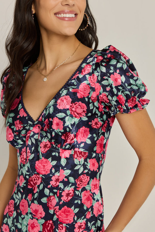 Francesca's Gloria Ruffle Sleeve Floral Midi Dress